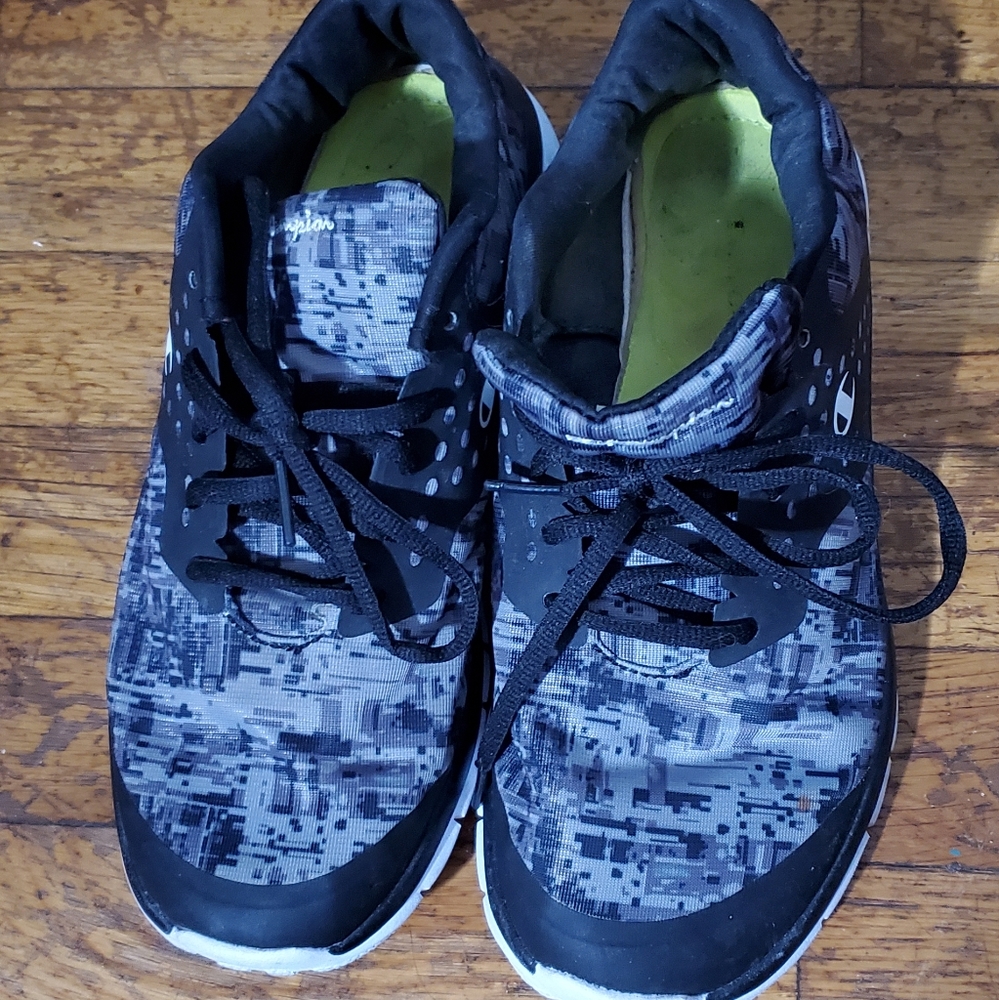 Champion sneakers youth sz 6 women's 7.5